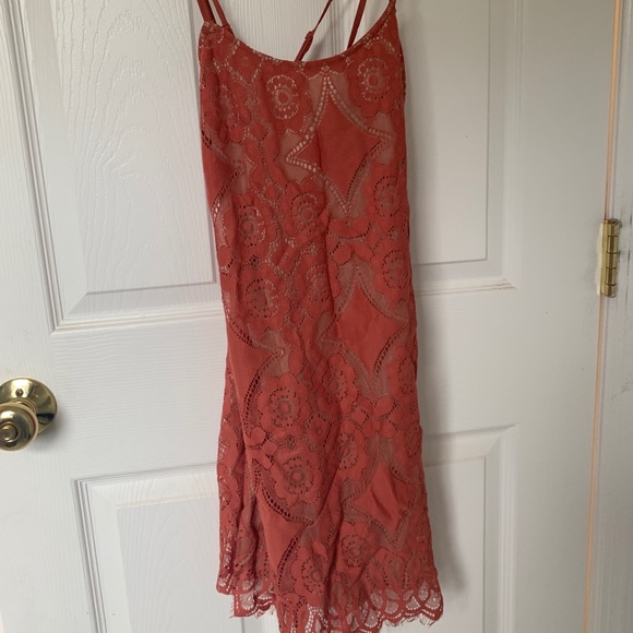 Cute rust colored lace dress - Picture 2 of 3
